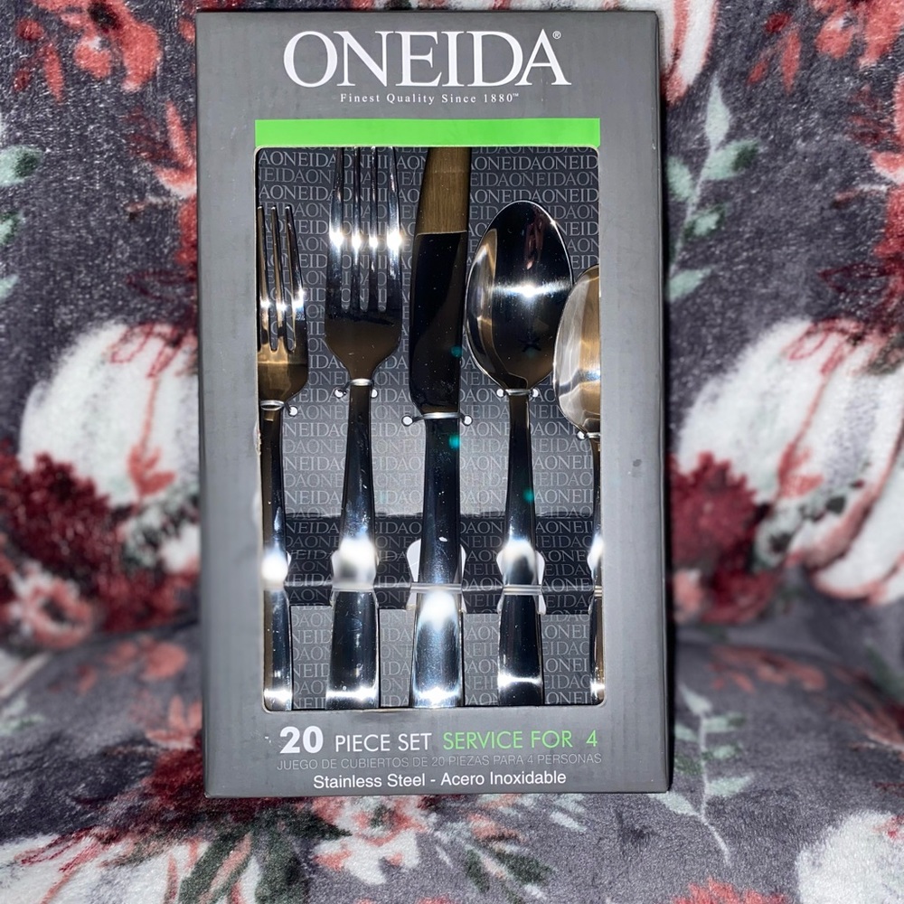 Oneida Silverware set